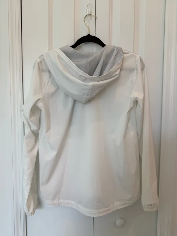 Vuori Women’s Outdoor Trainer Shell - White Linen Texture - Image 7