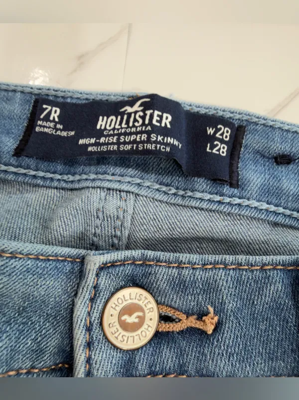 Hollister Light Wash Distressed Skinny Jeans - Image 8