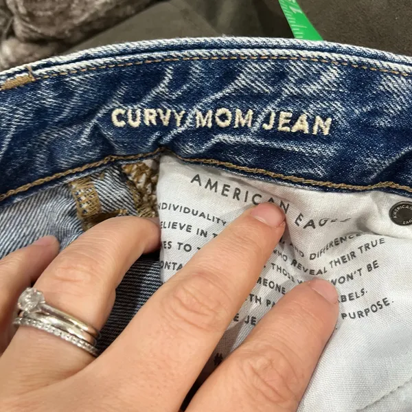 American‎ Eagle Curvy Mom Jeans Distressed Size 0 High Rise Ripped Denim - Image 9