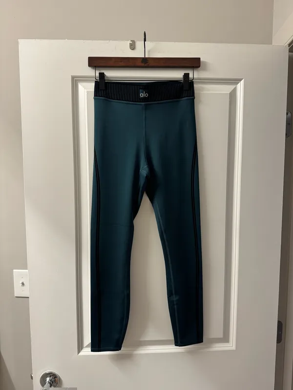 Alo Yoga Teal Leggings with Black Felt Trim - Image 3