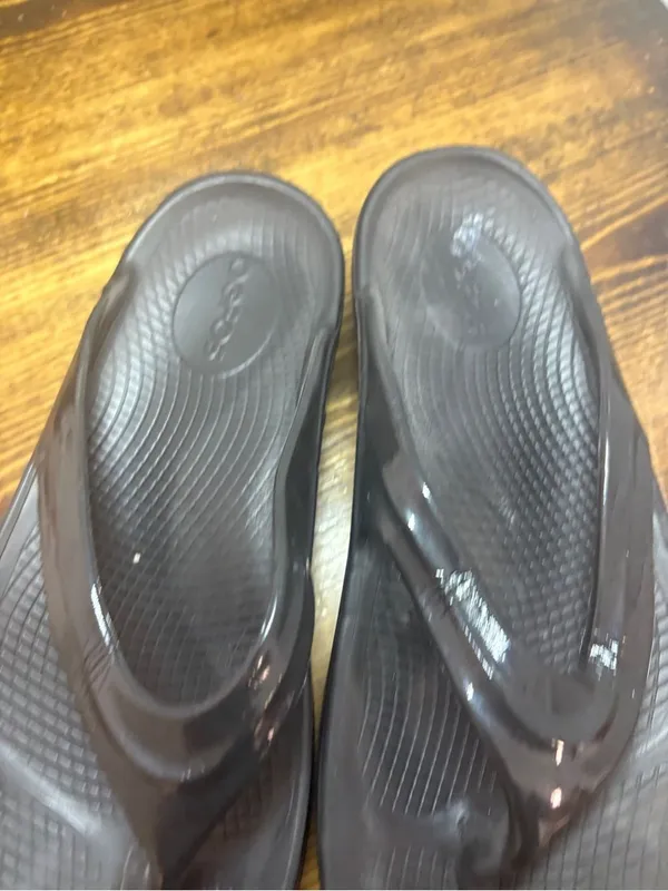 Oofos Black Flip Flips Size Women 9‎ - Image 5