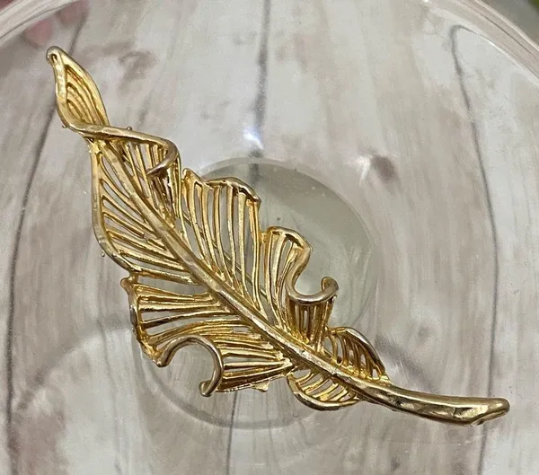 Unsigned Gold Leaf Brooch - Image 6