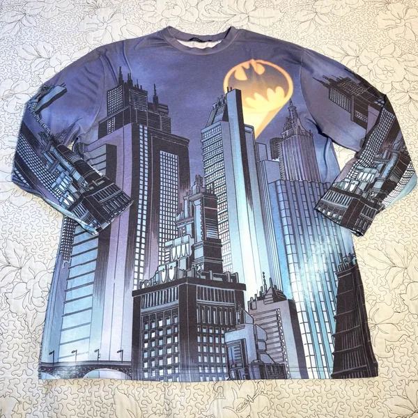 DOLLS KILL x DC Batman Symbol Gotham City Comic Long Sleeve Shirt ~Small💛 - Image 4