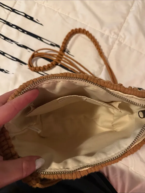 Universal Threads Woven Straw Crossbody Bag with Brown Macramé Overlay - Image 3