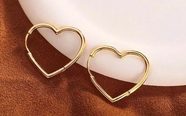 Love heart stud earrings for women - Image 2