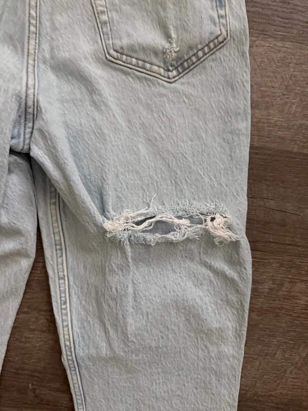 Like new Abercrombie 90s Straight Curve Love Ultra High Rise jeans - Image 4
