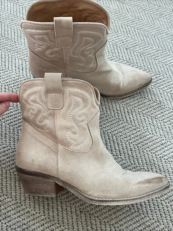 Ovyé by Cristina Lucchi sand suede texan ankle boots. - Image 6