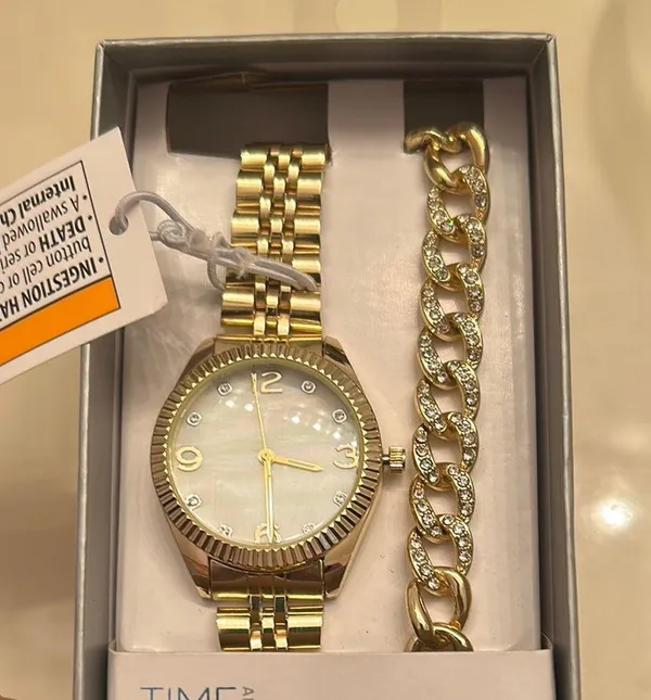Time and Tru Gold Watch and Bracelet Set Elegant Accessories - Image 6