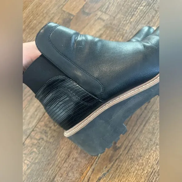DV By Dolce Vita Rielle Lug Sole Chelsea Black Booties Size 9 - Image 7