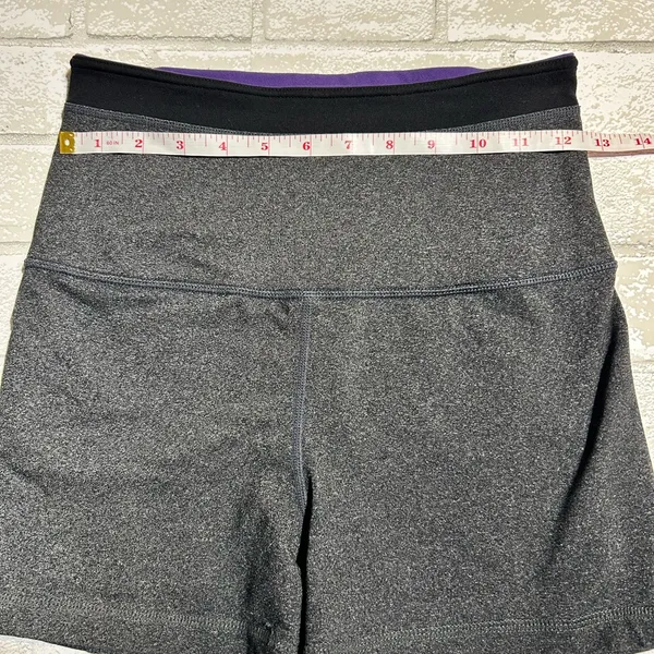 Lululemon Gray Women's Shorts - Image 4