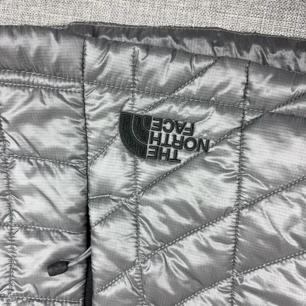 The North Face ThermoBall Puffer Vest Womens Medium Gray Quilted Zip Insulated - Image 2