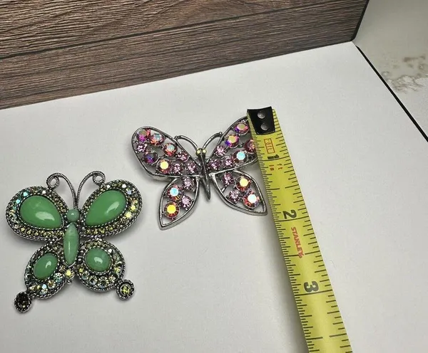 Rhinestone Butterfly Insect Brooch Pin Lot Of 2 Silver Tone 1 Green & 1 Pink - Image 5