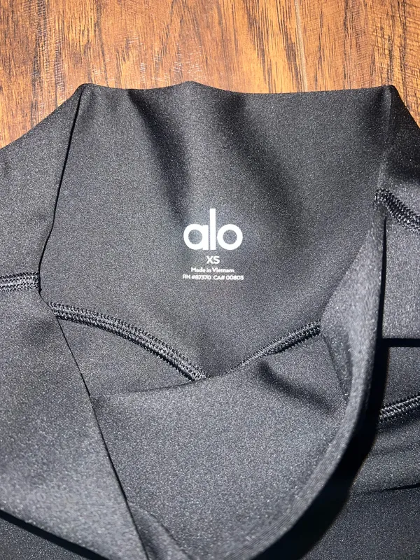 Alo Yoga Shorts - Image 2