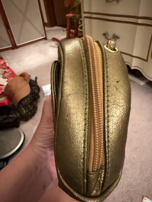 Gold Vintage Purse with mirror - Image 5