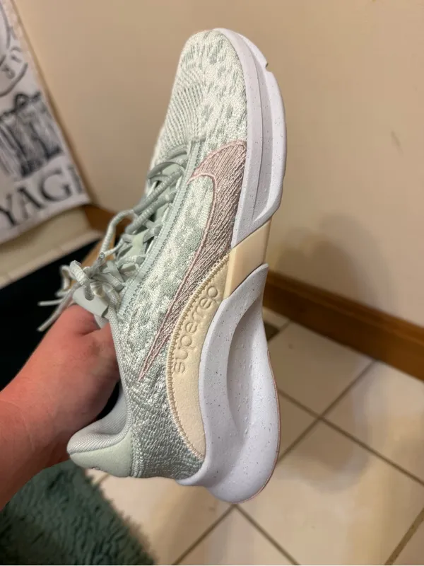 Nike | Move to Zero Light green and pink sneakers size 8.5 - Image 2