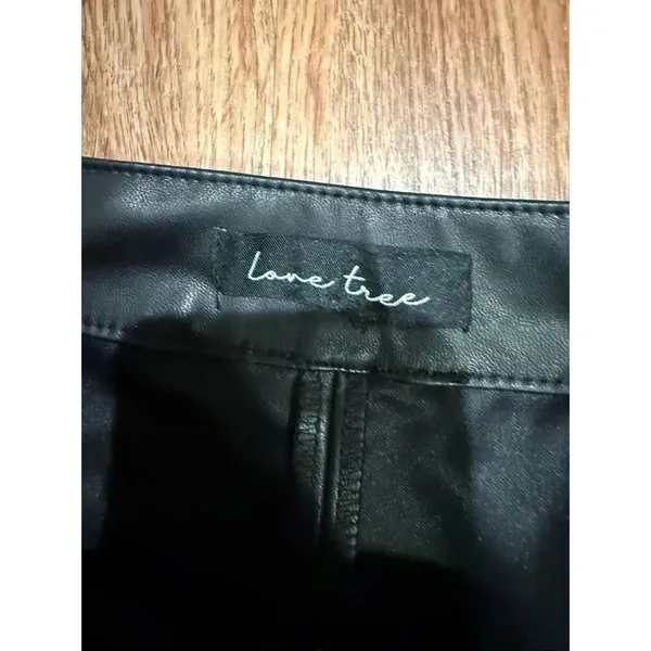 Love Tree black zip front faux leather mini skirt small - Image 4