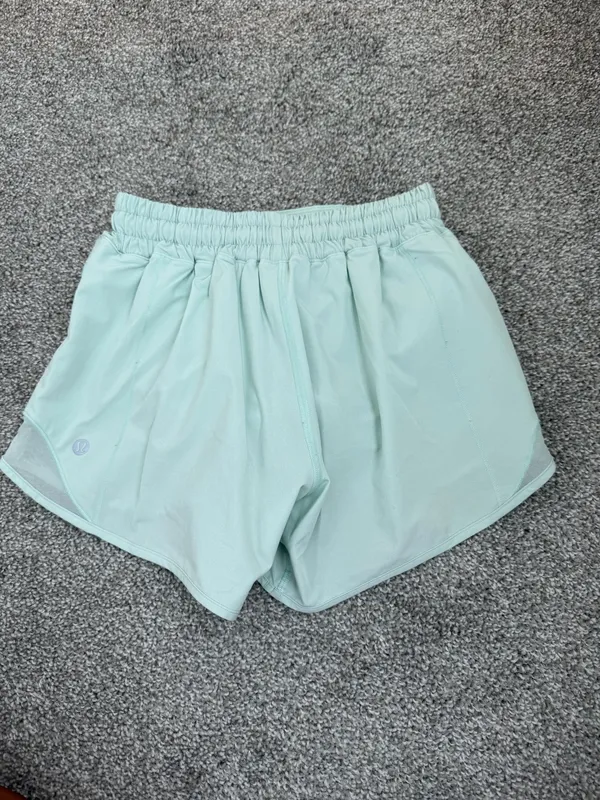 Lululemon Shorts 2.5" Hotty Hot - Image 4