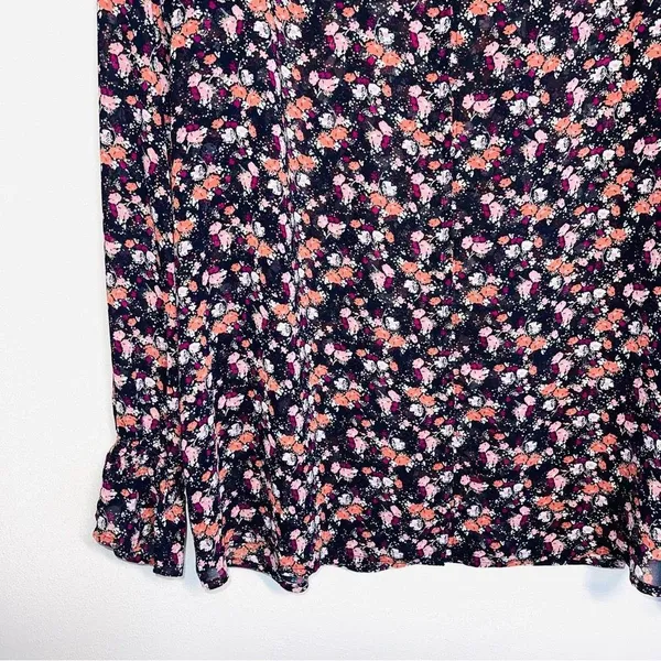 Maurices Blouse Black Pink Ditsy Floral V-neck Button Front NWT - Image 4
