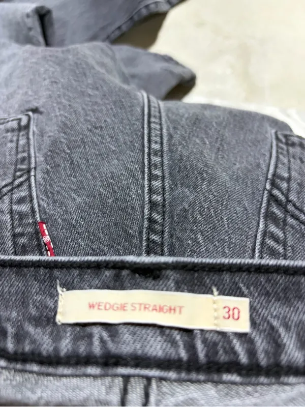 Levi’s premium wedgie Straight-Leg Jeans in Washed Black 30x28 - Image 6