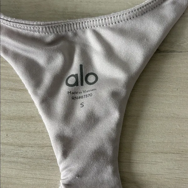 Alo size small top - Image 2