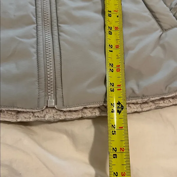 The North Face reversible women’s sherpa vest cream - Image 10