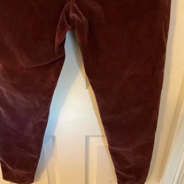 American Eagle Burgundy skinny corduroy pants size 6 - Image 10