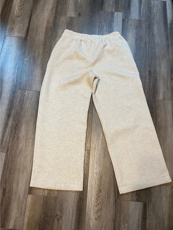 Old Navy High Waisted Bounce Fleece Wide Leg Sweatpants in Oatmeal Heather - Image 4
