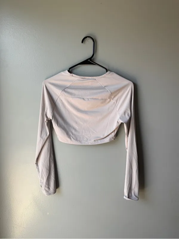 Gymshark Women’s XS Long Sleeve Cropped Athletic Workout Top Beige - Image 5