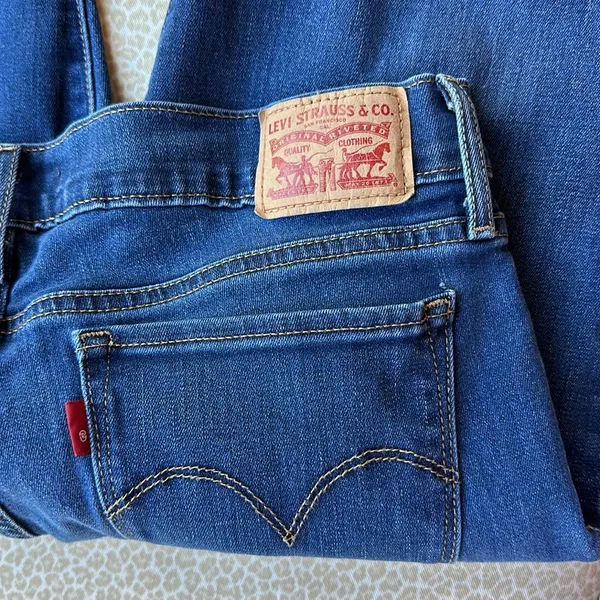 Levi’s 711 Skinny Jeans with stretch - Image 2