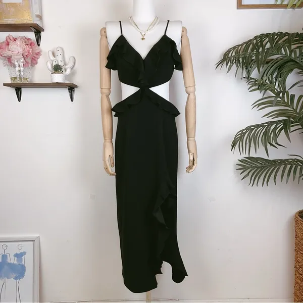 Elliatt Recognition Open Back Cocktail Midi Dress in Black Small - Image 2