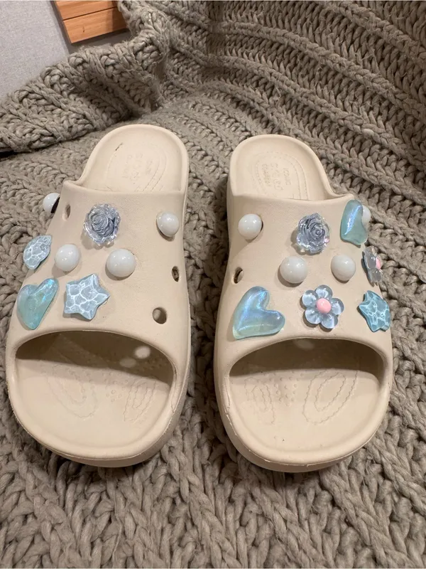 CROCS Classic Platform Slide with Charms - Image 3