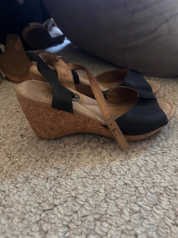 Black Bass Wedge Sandals Size 7.5 - Image 4