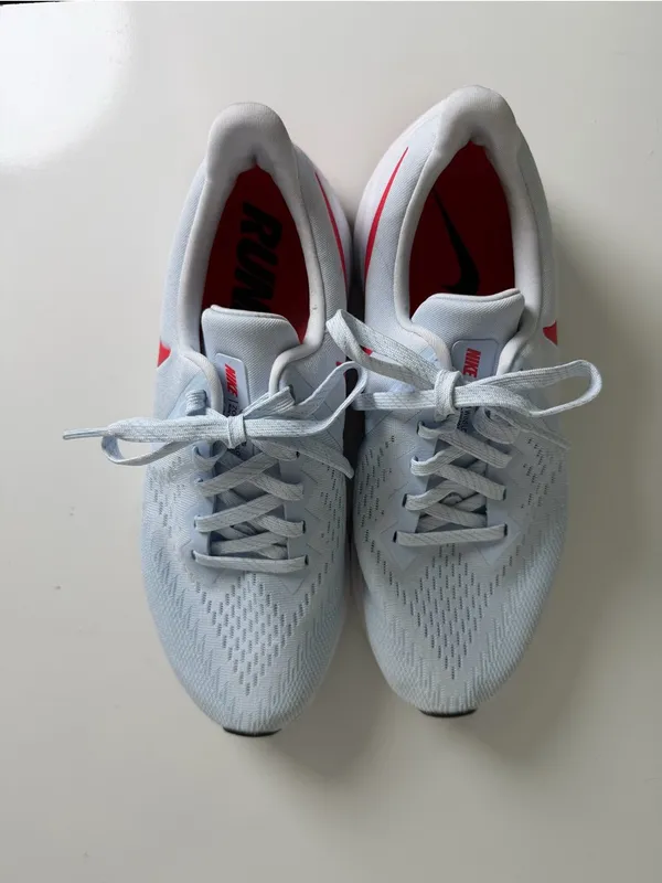 Nike Women’s Air Zoom Winflo 6 Size 10 Half Blue Red Running Shoes **Flaw - Image 7