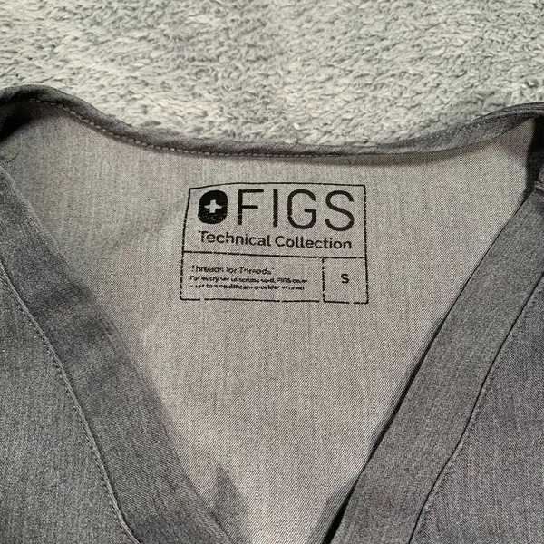 Figs gray technical collection scrub top aya small - Image 4