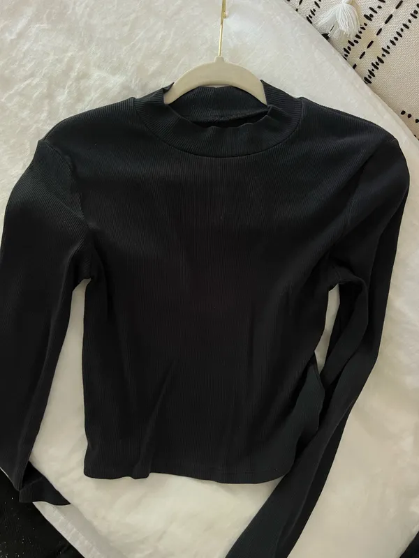 Super soft Ribbed Abercrombie & Fitch black short neck turtle neck long sleeve top - Image 5