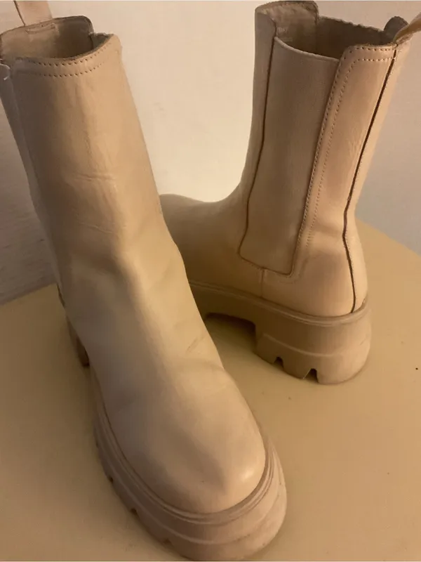 Thursday women crème leather platform Chelsea heel boots US 7.5 - Image 2