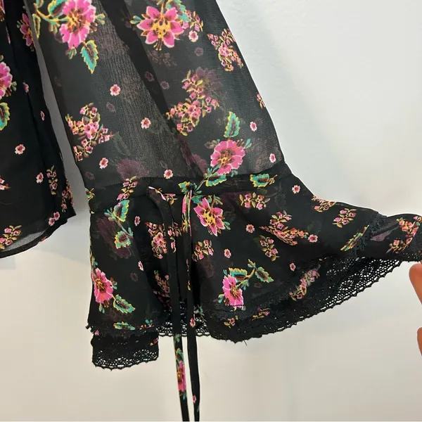 Rebecca Minkoff Devy Black/Pink Floral Ruffle Bell Sleeve Blouse Size Small - Image 11