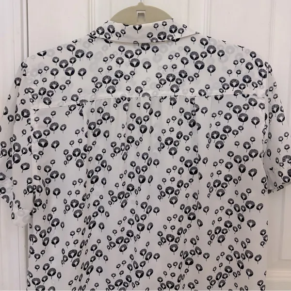 LOFT Women’s Short Sleeve Collared Floral Print Button Down in Black and White - Image 6