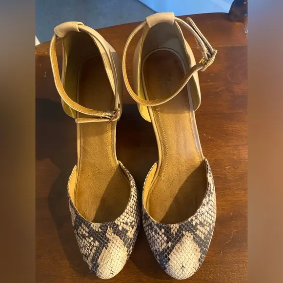 Clarks Artisan snake skin heels. - Image 2