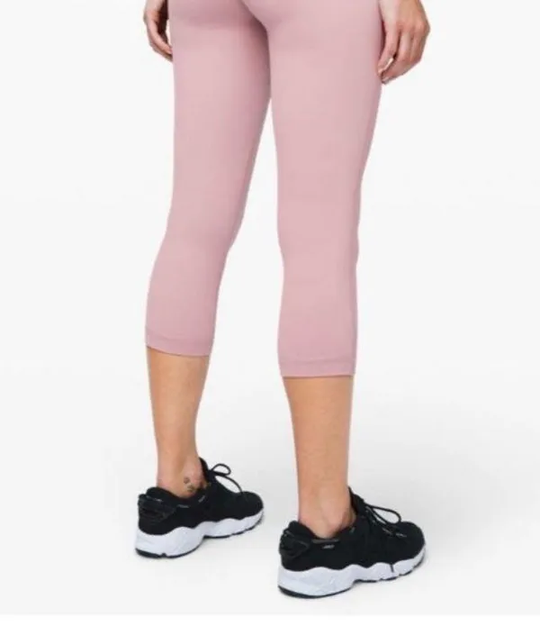 Lululemon Lululemon Wunder Under Crop (High-Rise) *Full-On Luxtreme 21" size 6 - Image 4
