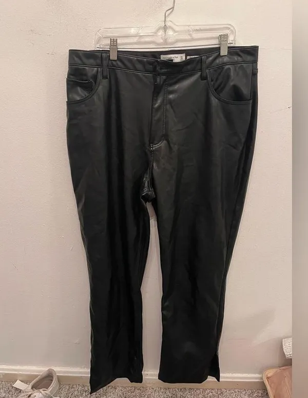 Abercrombie & Fitch 90s Straight Ultra High Rise Vegan Leather Pants 34/18R - Image 2