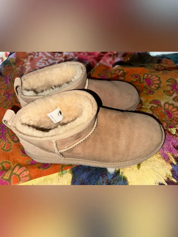 UGG Classic Ultra Mini $165MSRP - Image 4