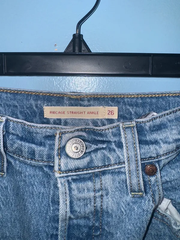 Levi’s Ribcage Straight Ankle Jeans26 - Image 2