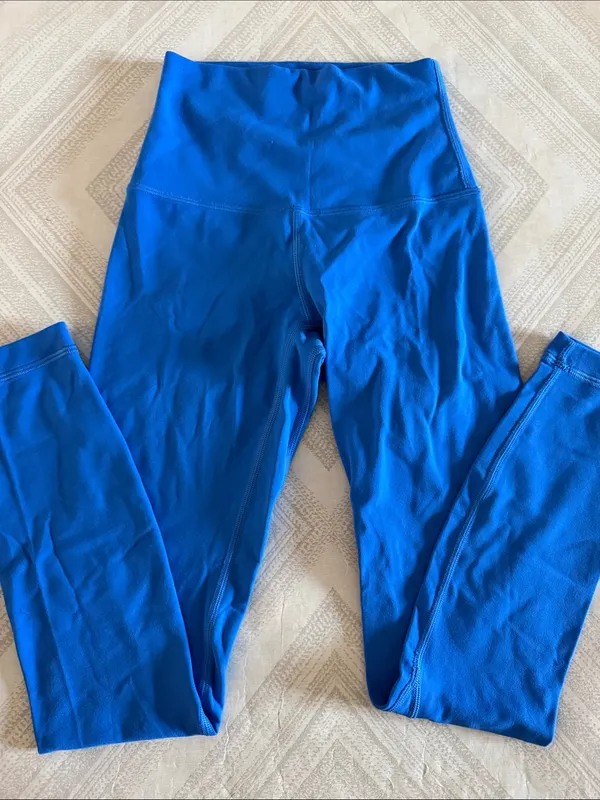 Lululemon Women’s Size 0 Vibrant Blue Leggings 22” Inseam - Image 2