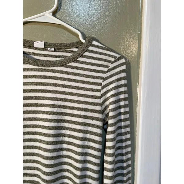 Gap Women's Size XS Long Sleeve Cozy Crewneck T-Shirt Olive Green White Stripes - Image 5