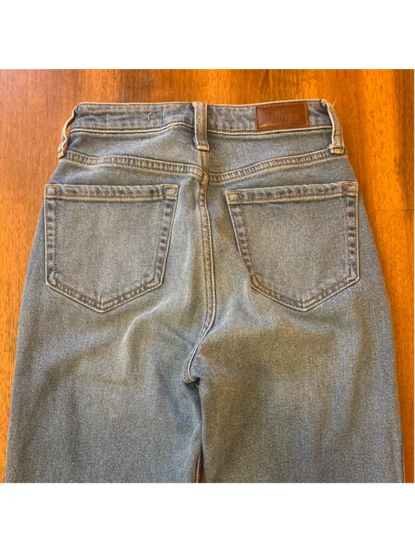 High waisted blue jeans with a straight leg, perfect for a casual look - Image 6