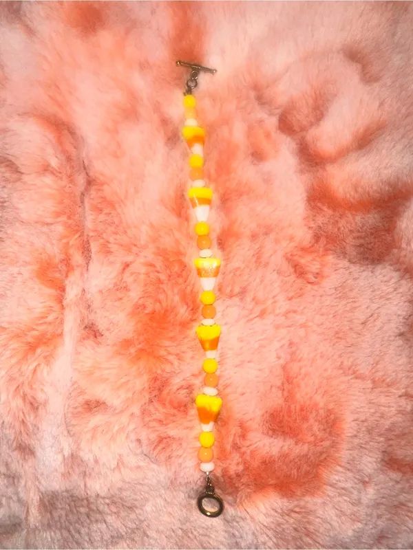 Handmade Candy Corn Glass Beaded Halloween Bracelet - Image 4