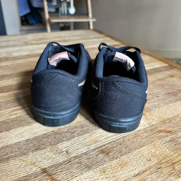 Nike SB Sneakers black with rose gold accents women’s size 7 - Image 4