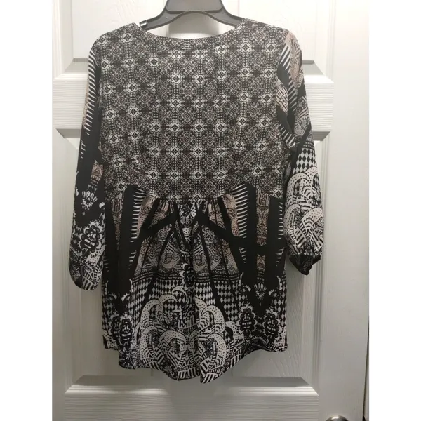 Figueroa & Flower Size M Anthropologie Mixed Print Black Tan 3/4 Sleeve Popover - Image 2