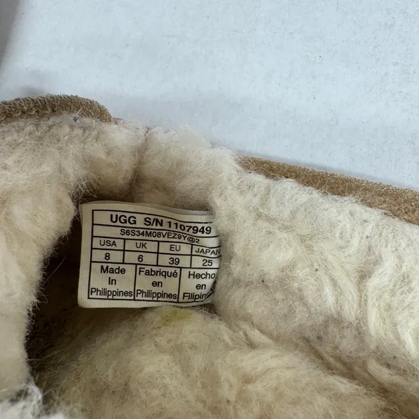 UGG‎ Women's Dakota Wool Lined Suede Slipper - Size 8. - Image 5